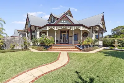 Classic Federation House close to Town & Lake Lake Mulwala Swimming Pool附近的飯店