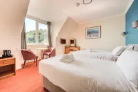 Onich Hotel & Lochside Beach Pods