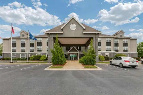 Clarion Pointe Columbus-Bradley Park Hotels in Columbus
