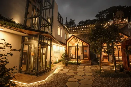 Homestay 22 Độ Dốc Отели рядом с достопримечательностью «Công viên Trung tâm Thành phố Mới Bình Dương»