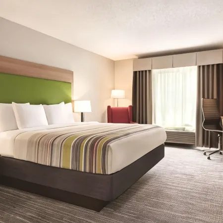 Country Inn & Suites by Radisson, Greensboro, NC Отели рядом с достопримечательностью «Торговый центр Four Seasons»