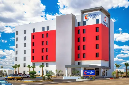 Comfort Inn Hermosillo Aeropuerto Отели рядом с достопримечательностью «Museum of Popular Cultures of Sonora»