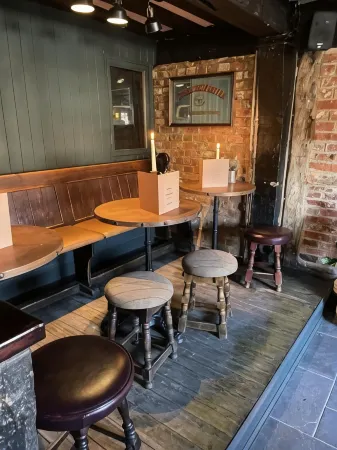 The Plume of Feathers Отели в г. Фарнем