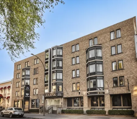 Empire Suites Отели рядом с достопримечательностью «Университет Квебека в Монреале»