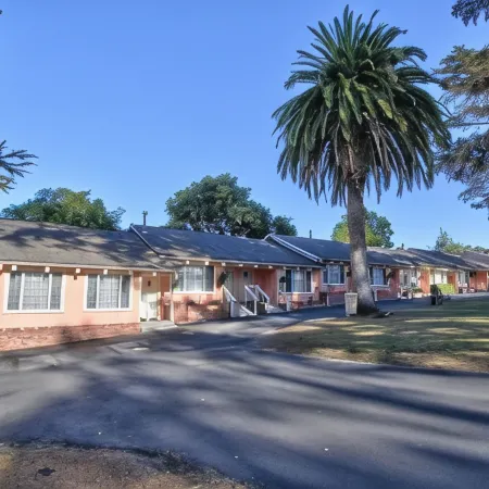 Butterfly Grove Inn
