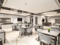 Hotel Mesaluna Short & Long Stay