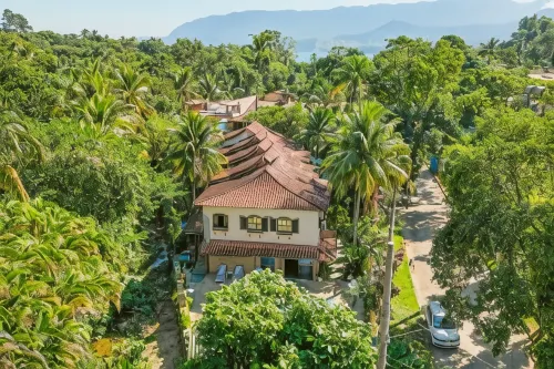 Velinn Feiticeira Praia Hotel فنادق في إلها بيلا