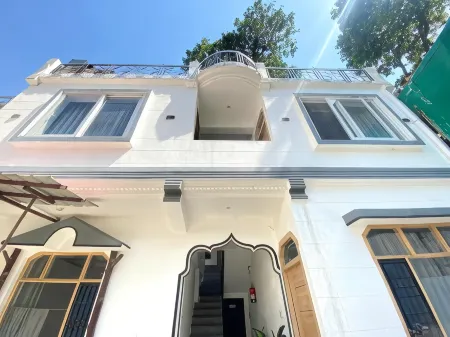 Sonu Guesthouse & Hostel Отели рядом с достопримечательностью «Eden Rock River Resort»