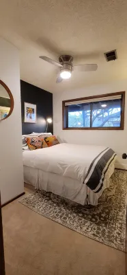 Spacious Mid Century apartment - 5 min walk to Reed College