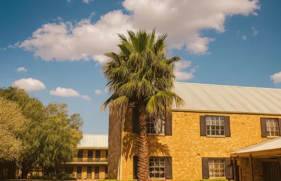 坎貝爾敦克羅尼爾旅館