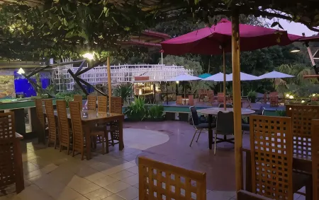 The Jhon's Cianjur Aquatic Resort Отели рядом с достопримечательностью «Alun-Alun Cianjur»