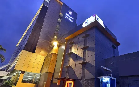 Grand Tjokro Jakarta Отели рядом с достопримечательностью «Аквариум Джакарта»