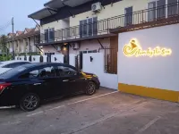 Anyavee Chom by the Sea