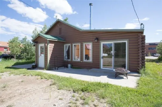 Rocky Mtn Modern Cabin- Pets Welcome FREE!! 30+ Days