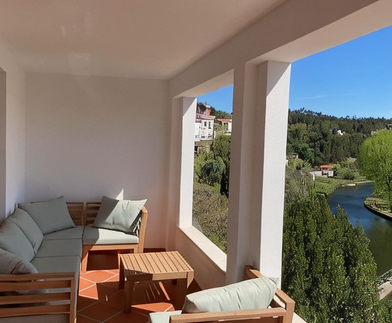 [미라 도우로 세르타의 아파트 내부]