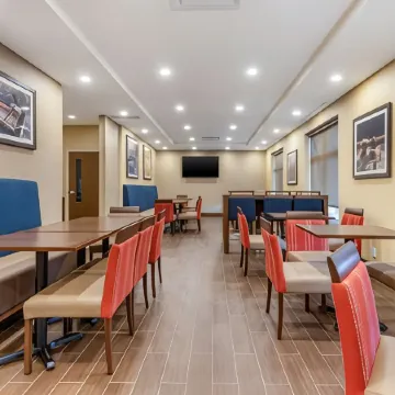 Comfort Inn & Suites