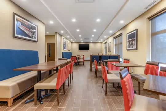 Comfort Inn & Suites