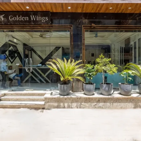 Hotel Golden Wings 2 Mnts New Delhi Railway Station