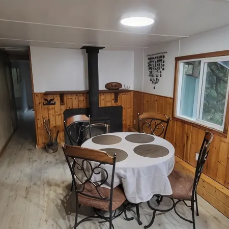 Newly remodeled off grid river cabin with full services including WiFi