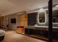VOS Suites By BOLD - parking