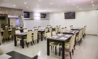 精品酒店 II Rewolucji - 早餐