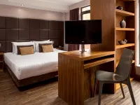 Roomzzz Leeds City Hotels near Briggate