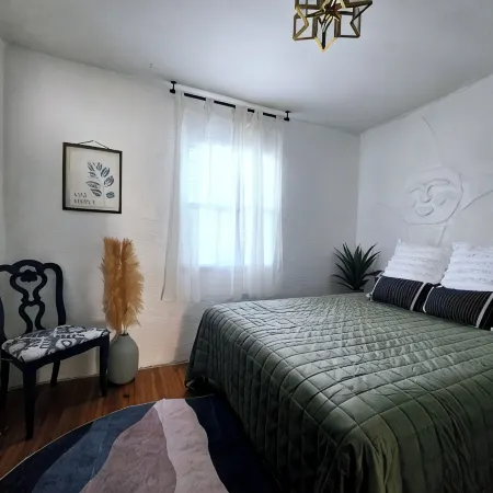 Refreshing home with WiFi, AC, fireplace in marvelous Heart of Yadkin Valley Отели в г. Север Нобс