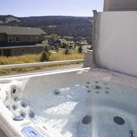 Smashing Location! - Affordable, Max. Amenities, Hot Tub, Views