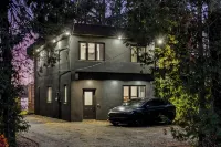 Luxury Waterfront Retreat with Sauna, EV Charger, Pizza Oven & Lake Views