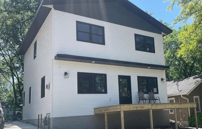 Entire Top Floor Only: Okoboji Oasis/ Private Entrance