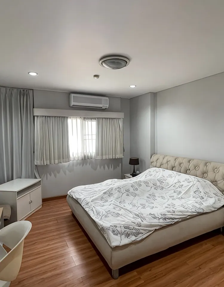 Large Apartment with 2 Bedrooms and Amenities