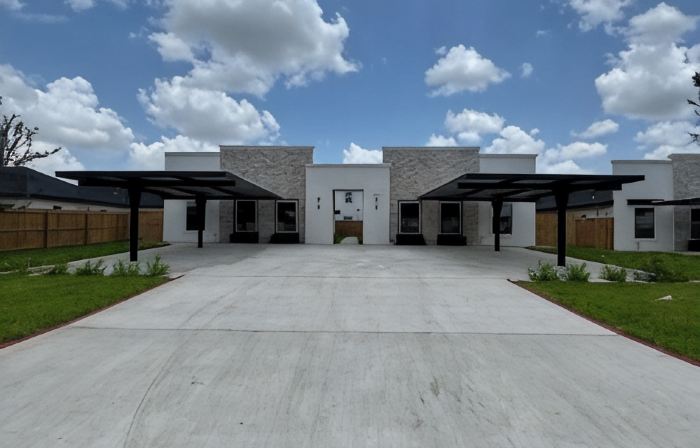 New Build! Near Hospital & Shops