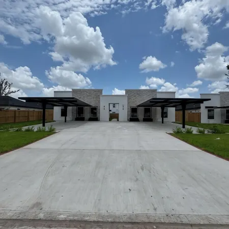 New Build! Near Hospital & Shops