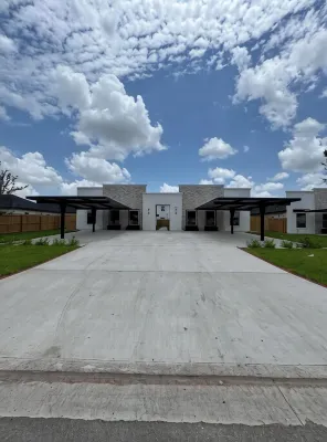 New Build! Near Hospital & Shops