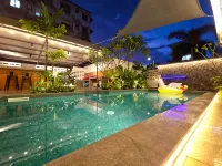 Cozy Home/Pool Cinema/Karaoke Jonker 1.2 km 20+8pax