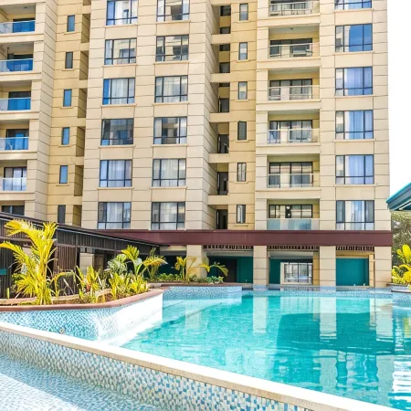 Chic Loft steps from Yaya Center | Pool + gym