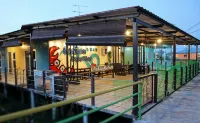 Sea Lion Bungalow Homestay Pulau Ketam Hotels in 