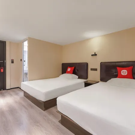 Jitai Hotel (Beijing Tongren Hospital Zhanqian Square) Отели рядом с достопримечательностью «Железнодорожный вокзал Пекина»