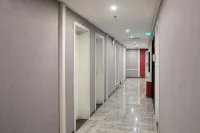 Qi Yu · Elegant Hotel (Taohang Pedestrian Street Store) - parking