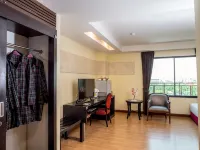 Atrium Boutique Hotel Hotels near Huai Khwang
