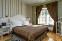 Hotel Rybatskaya Derevnya - 2-Star
