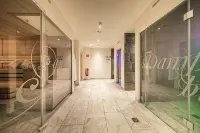 Arlen Lodge Hotel - parking