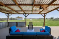 Perfect Stay in Ranch-like House with Huge Backyard!
