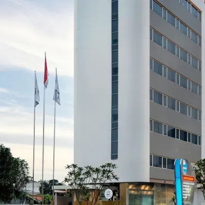 โรงแรมบลูสกาย เปอตัมบูรัน โรงแรมใกล้สนามกีฬามาดยา