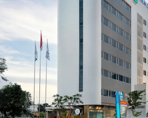 Blue Sky Hotel Petamburan Hotels near Slipi