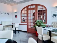 Logis Hôtel Restaurant du Commerce - Breakfast