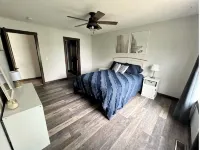 Exceptional property on Pelican Lake! Short walk to Breezy Resort, beaches, park Hotels in Breezy Point