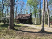 Nature Lovers Paradise- Rustic Cabin on 2 Acres with a Creek! Hotels in Cheatham County