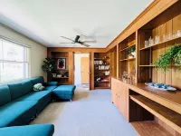 Sleeps 12/Mid-Century Cool/Minutes to Stadium