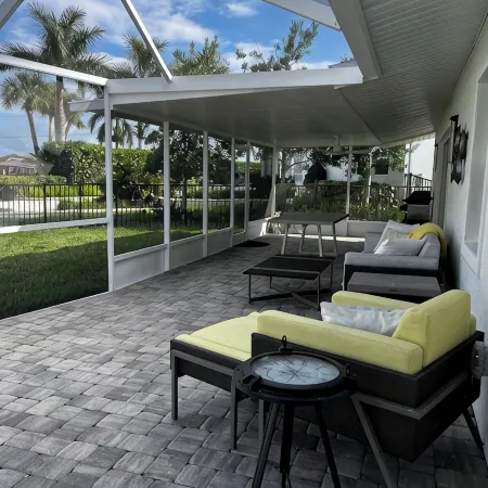 Punta Gorda 2/2, Designer Renovated Punta Gorda Home in Isles Yacht Club Marina